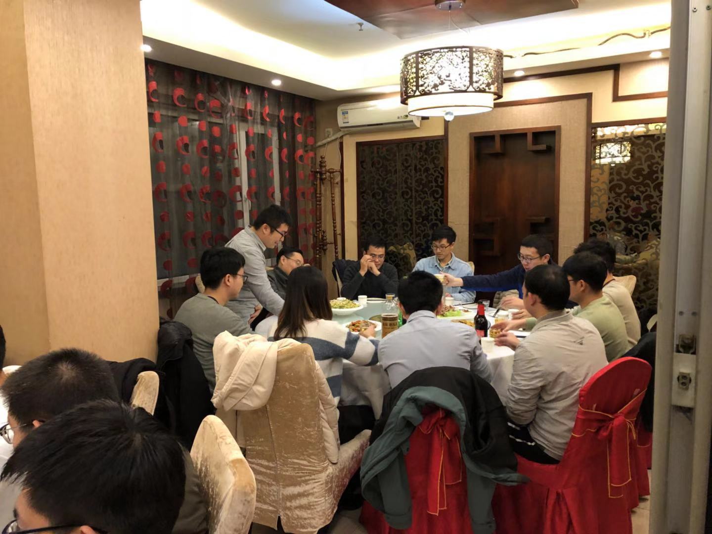 实验室成员举行聚餐庆祝毛宇泽同学博士顺利毕业